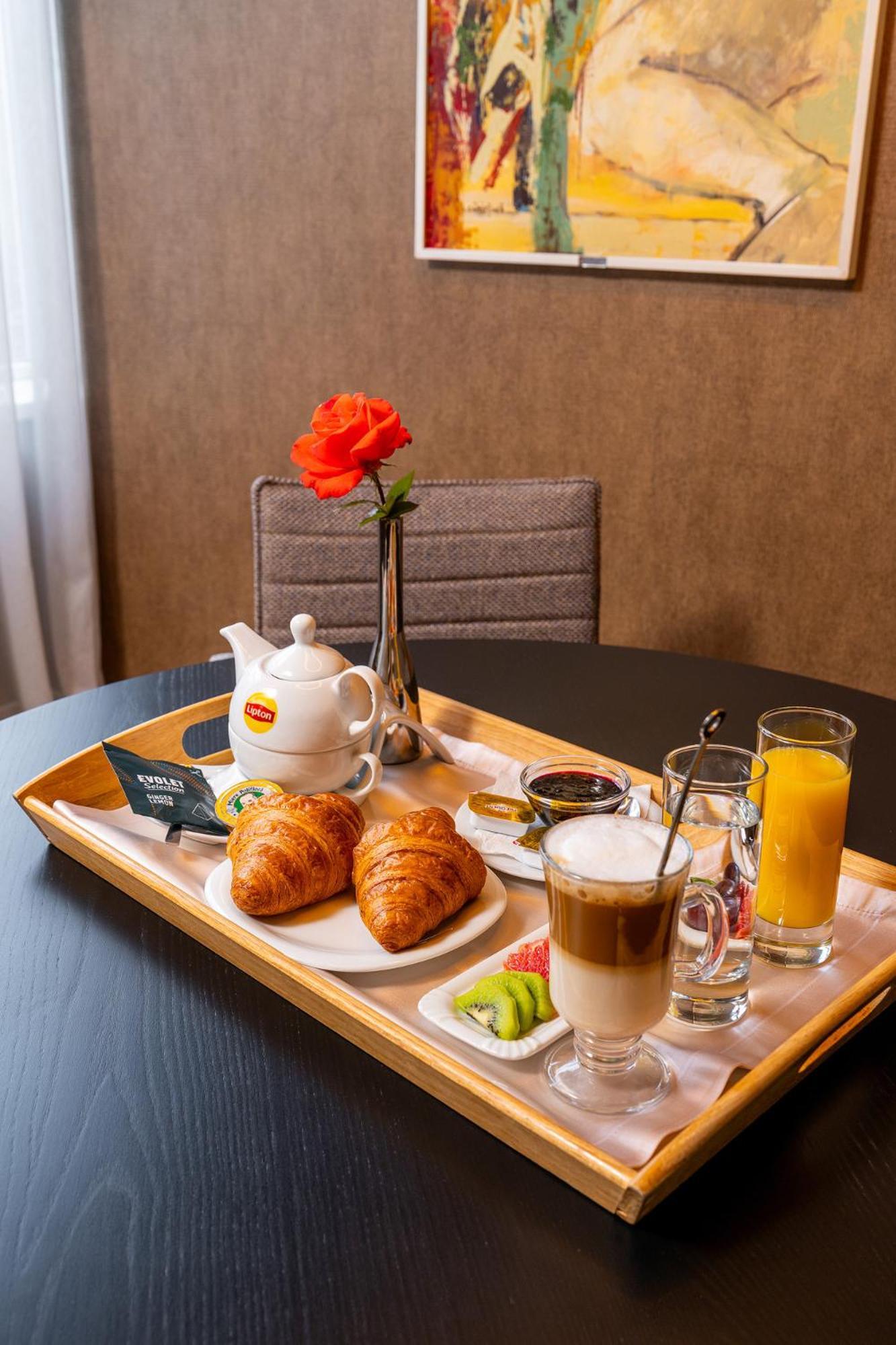 Hotel Rin Airport 4*
